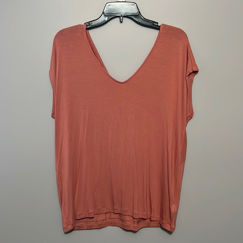 Twist back top